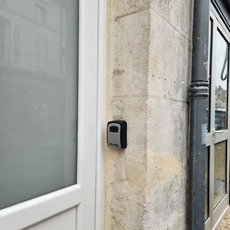 アパート T1bis Centre Avec Patio Saint-Jean-dʼAngély